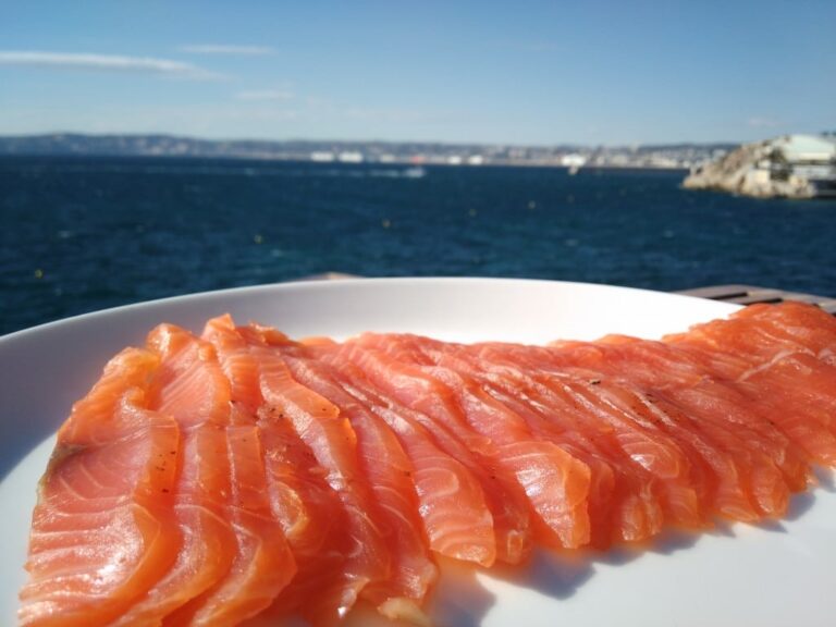 trancher le saumon fumé
