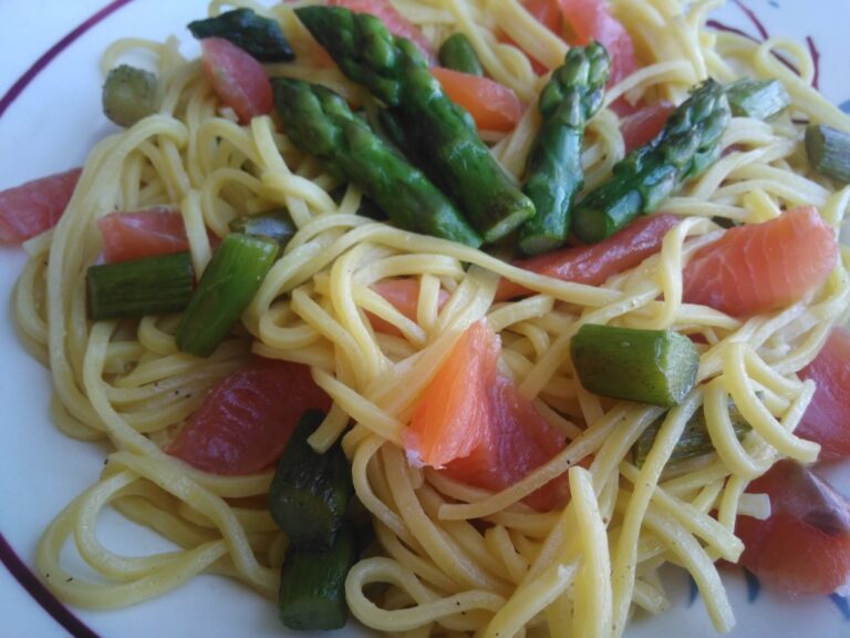 Linguine aux dés de saumon fumé et asperges